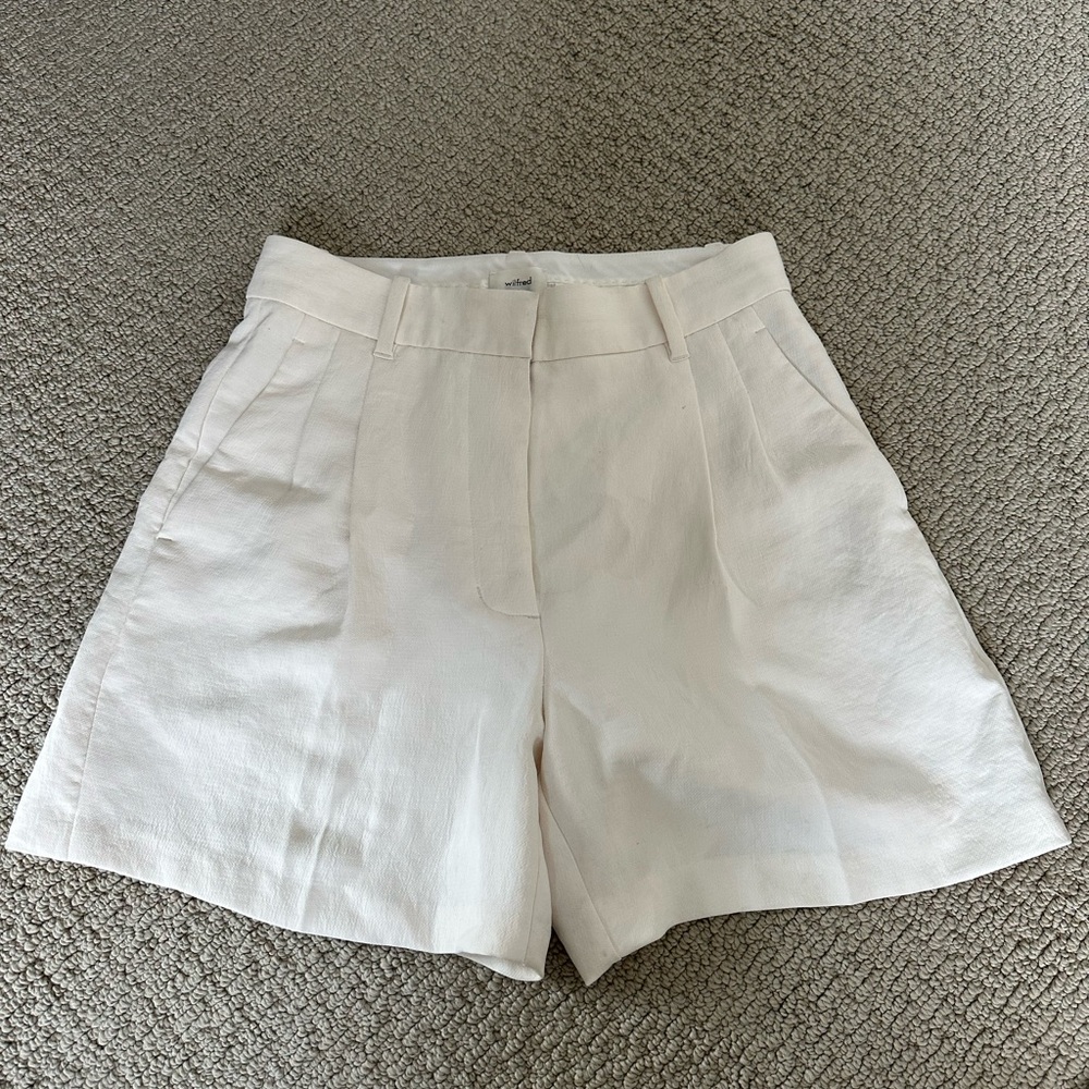 Aritzia Effortless Shorts